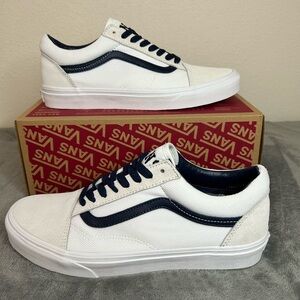 Vans Old Skool Vans Club White/Navy Women Size 10, Men Size 8.5